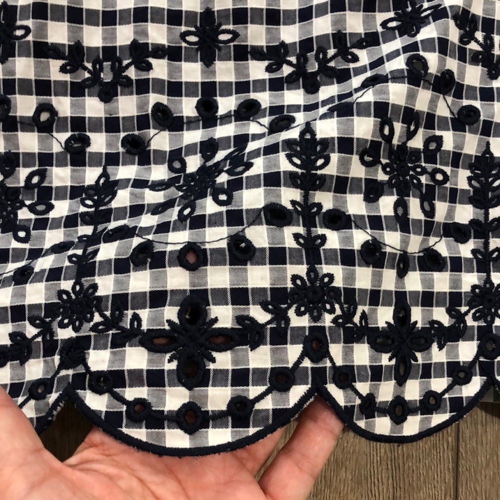 NWOT - IZOD Navy and White Gingham Sleeveless Top w/Embroidery - Picture 4 of 6